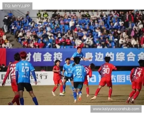 北京足球赛事激烈展开 新老球员角逐激发全城热情