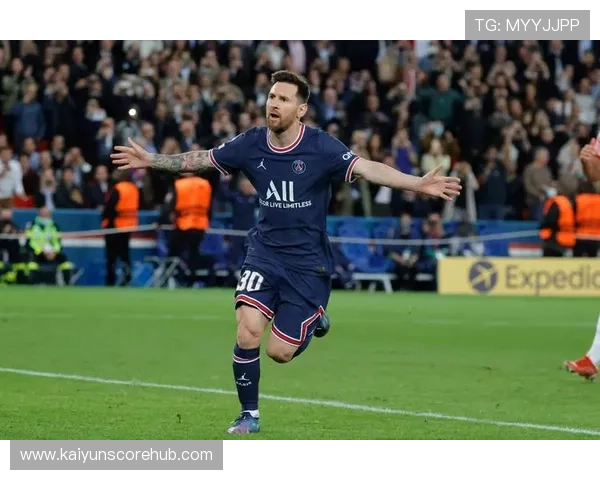 梅西助攻姆巴佩逆转巴黎胜利引发全球球迷热议